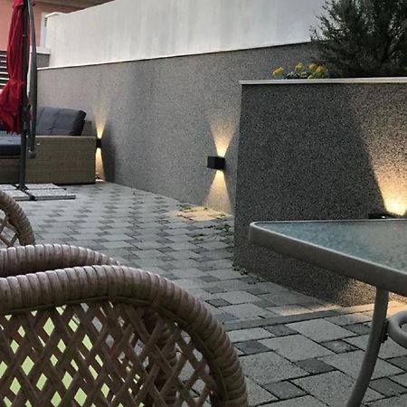 Holiday Home Aspalathos - With Free Parking, Near The Beach, A Few Minutes' Walking Distance To The Unesco Palace Split Exterior photo