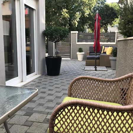 Holiday Home Aspalathos - With Free Parking, Near The Beach, A Few Minutes' Walking Distance To The Unesco Palace Split Exterior photo