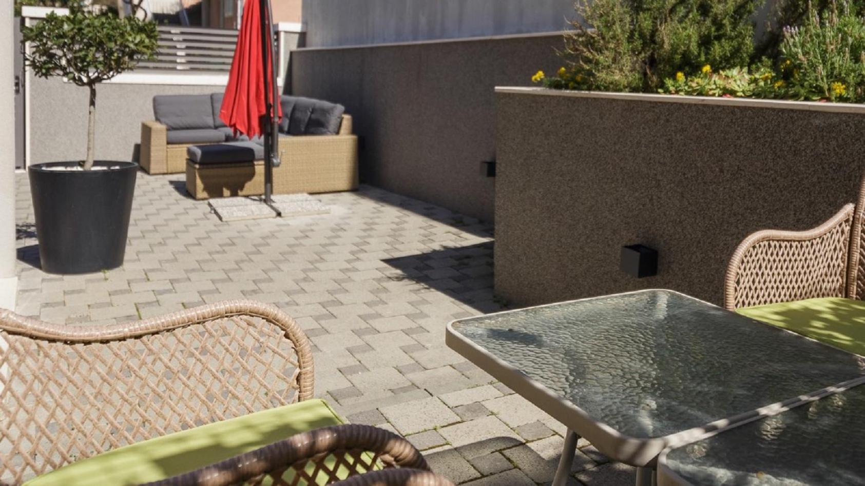 Holiday Home Aspalathos - With Free Parking, Near The Beach, A Few Minutes' Walking Distance To The Unesco Palace Split Exterior photo