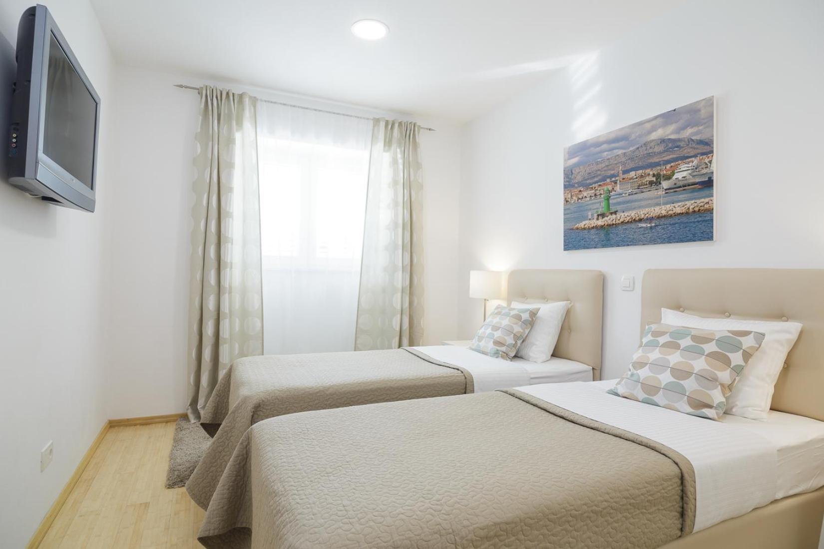 Holiday Home Aspalathos - With Free Parking, Near The Beach, A Few Minutes' Walking Distance To The Unesco Palace Split Exterior photo