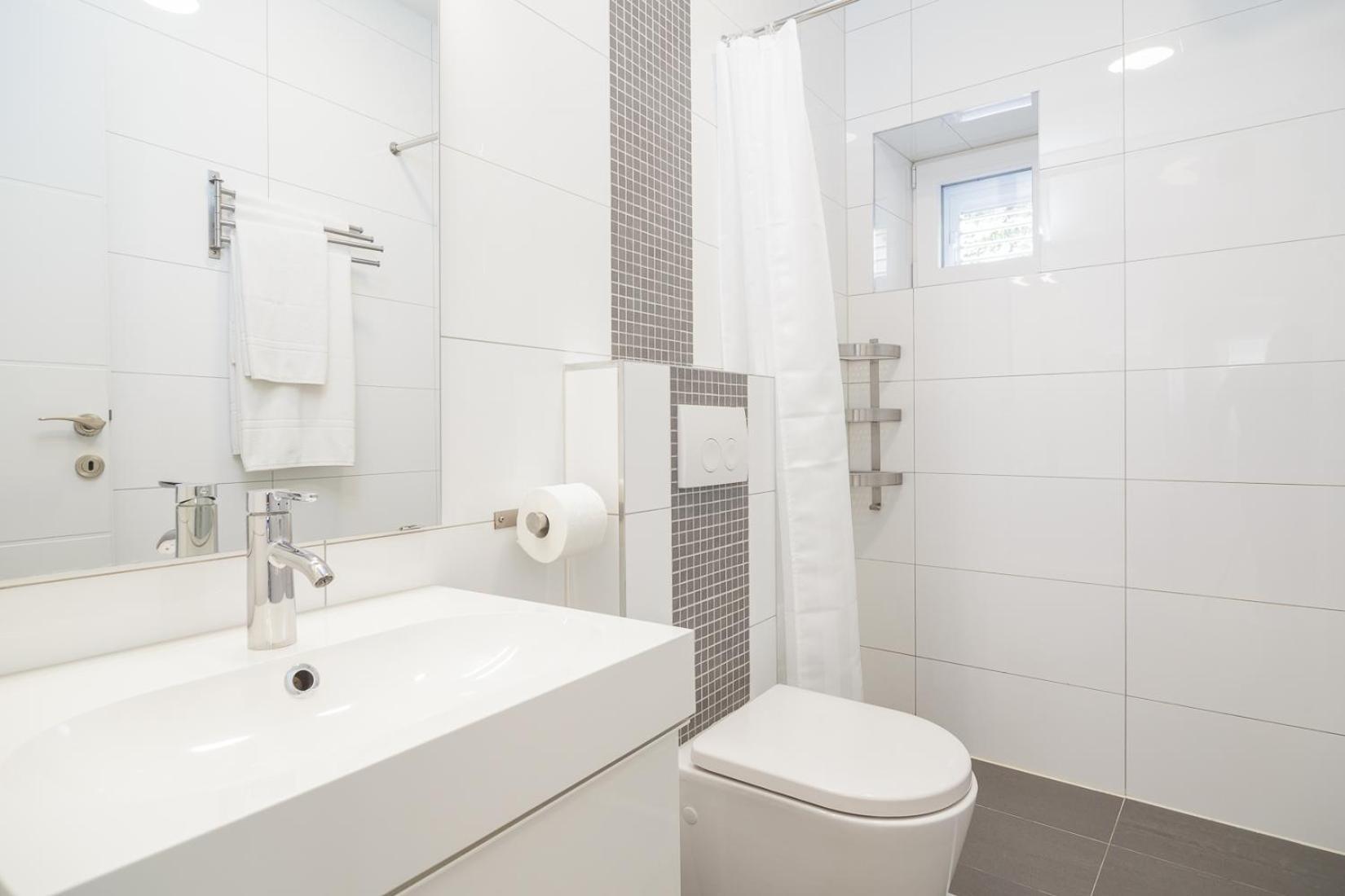 Holiday Home Aspalathos - With Free Parking, Near The Beach, A Few Minutes' Walking Distance To The Unesco Palace Split Exterior photo