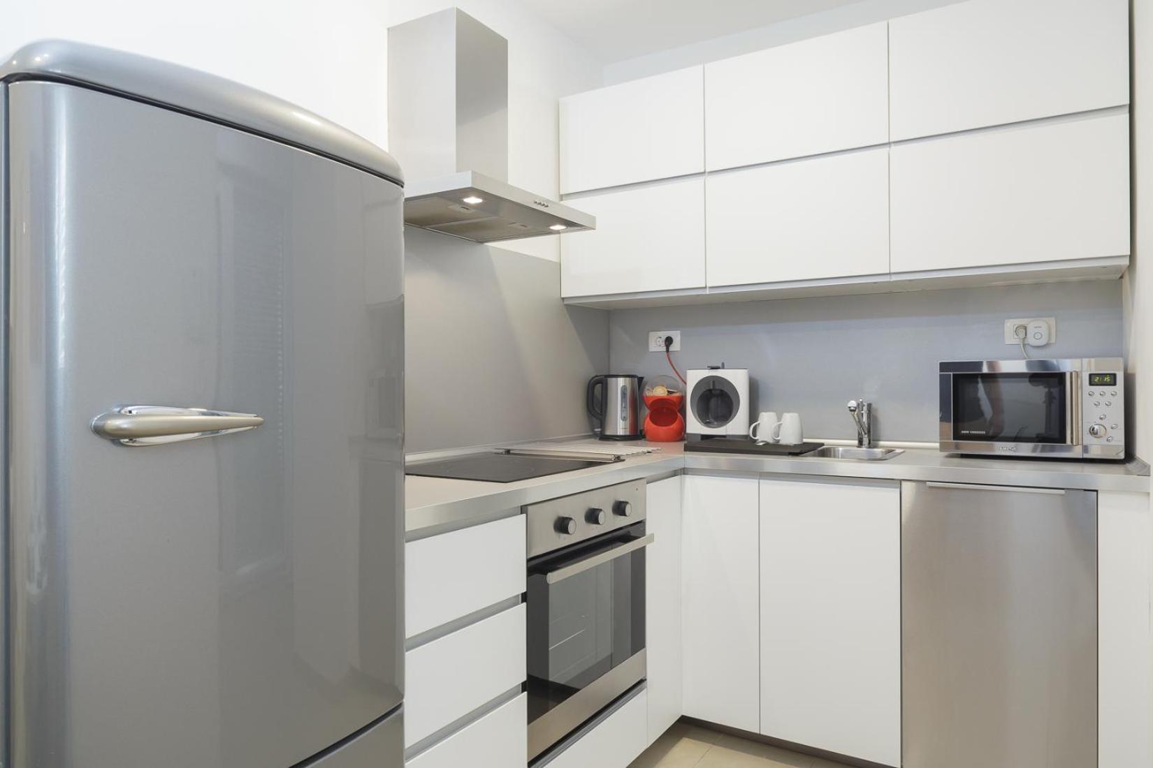 Holiday Home Aspalathos - With Free Parking, Near The Beach, A Few Minutes' Walking Distance To The Unesco Palace Split Exterior photo