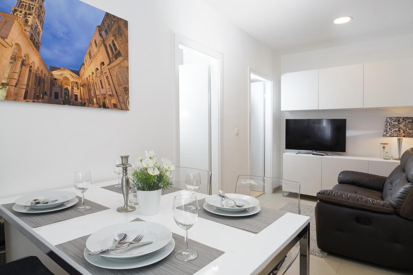 Holiday Home Aspalathos - With Free Parking, Near The Beach, A Few Minutes' Walking Distance To The Unesco Palace Split Exterior photo