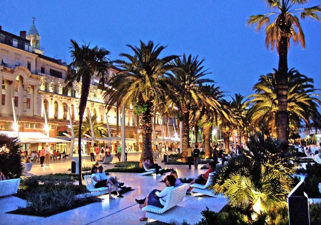 Holiday Home Aspalathos - With Free Parking, Near The Beach, A Few Minutes' Walking Distance To The Unesco Palace Split Exterior photo