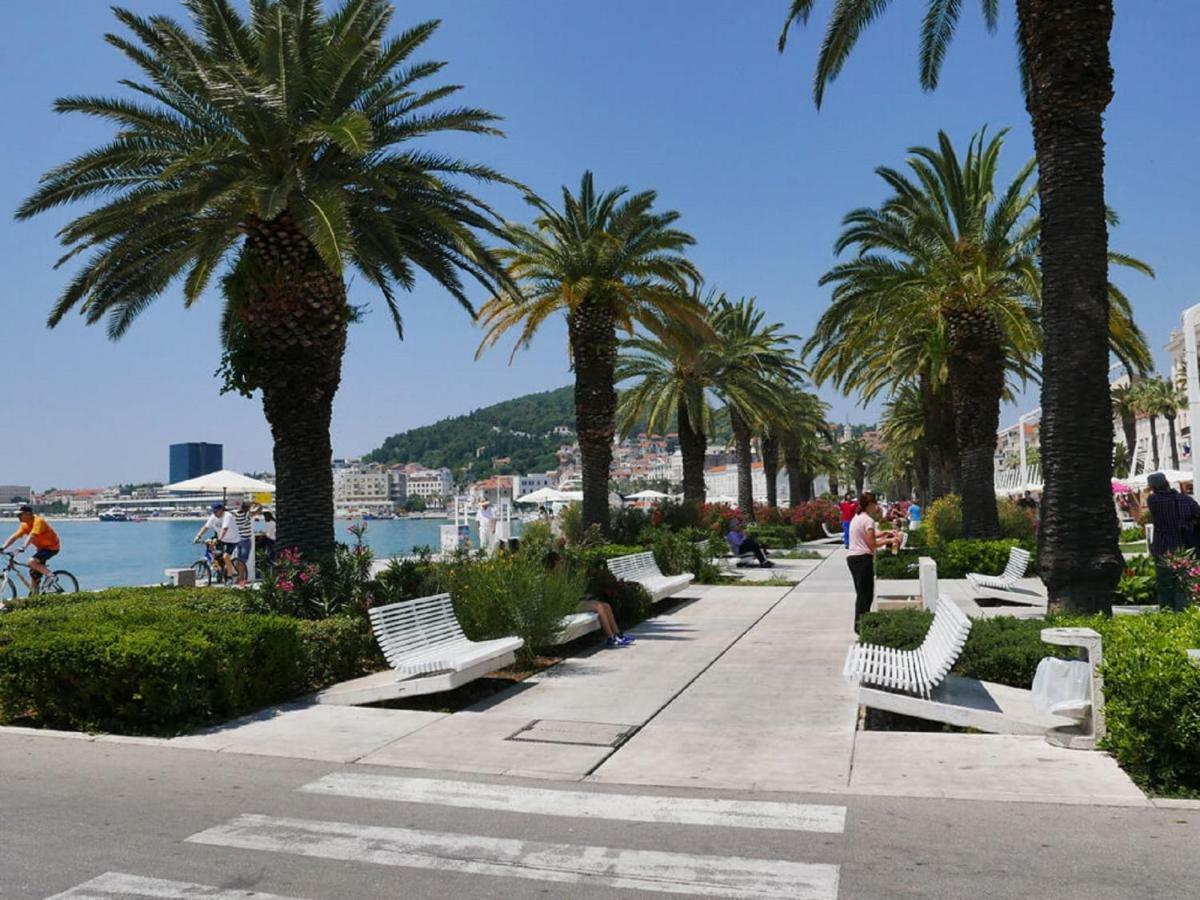 Holiday Home Aspalathos - With Free Parking, Near The Beach, A Few Minutes' Walking Distance To The Unesco Palace Split Exterior photo