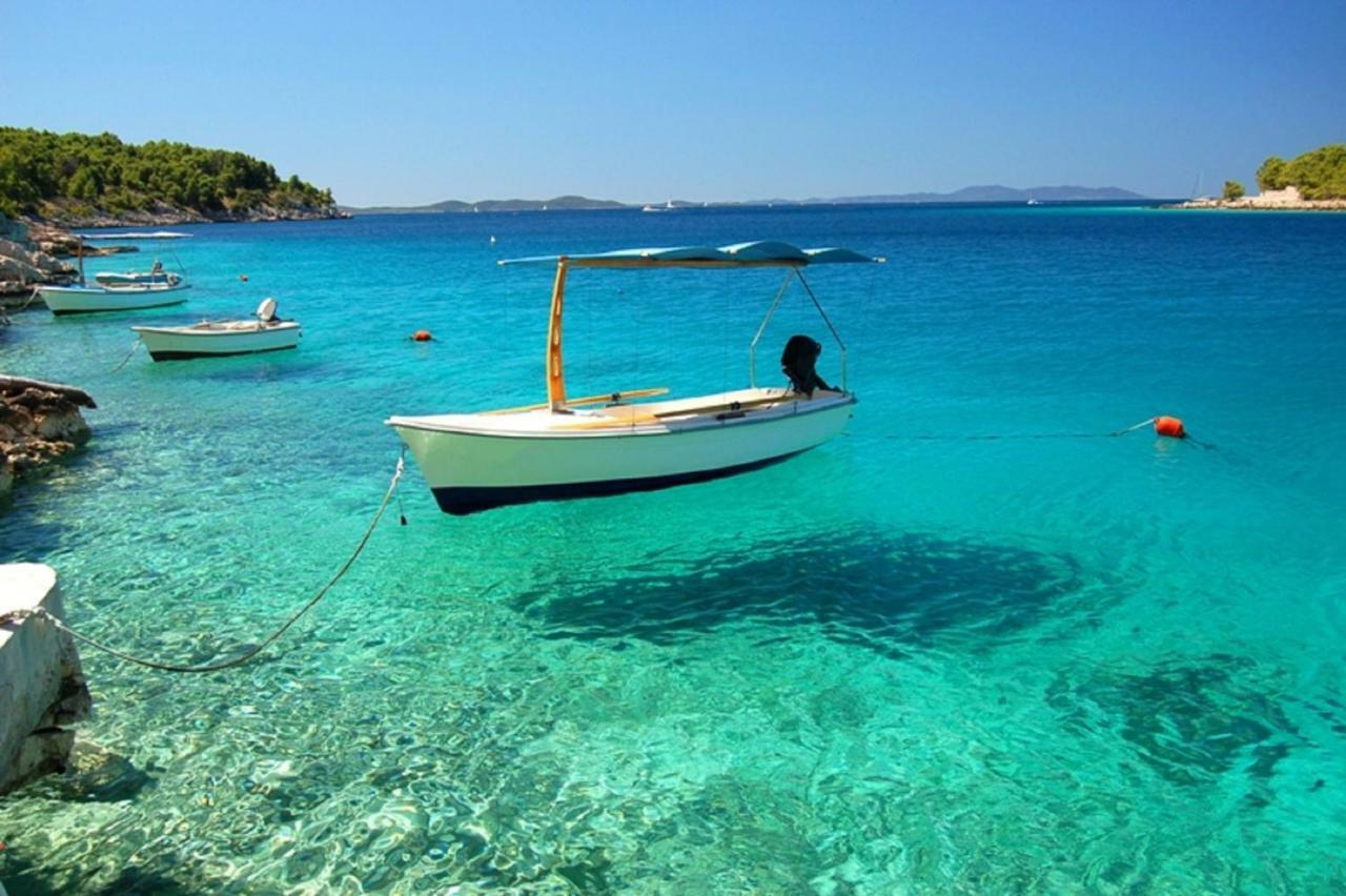 Holiday Home Aspalathos - With Free Parking, Near The Beach, A Few Minutes' Walking Distance To The Unesco Palace Split Exterior photo