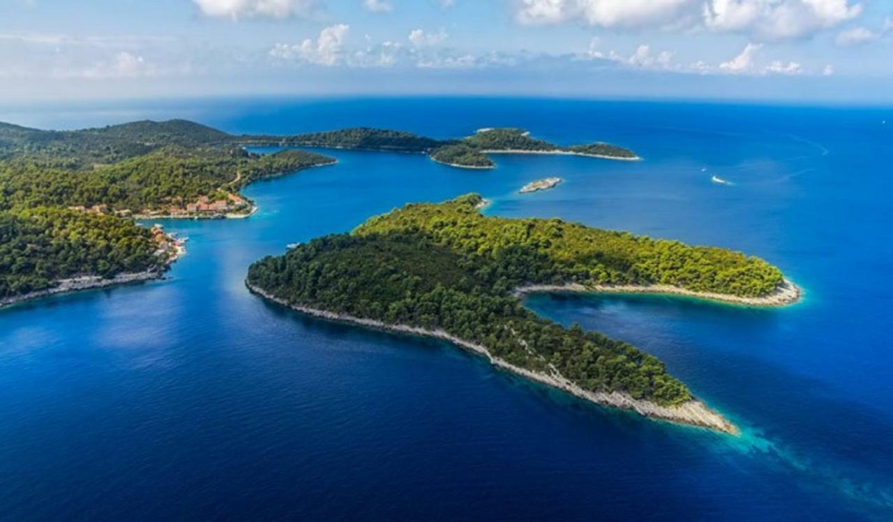 Holiday Home Aspalathos - With Free Parking, Near The Beach, A Few Minutes' Walking Distance To The Unesco Palace Split Exterior photo