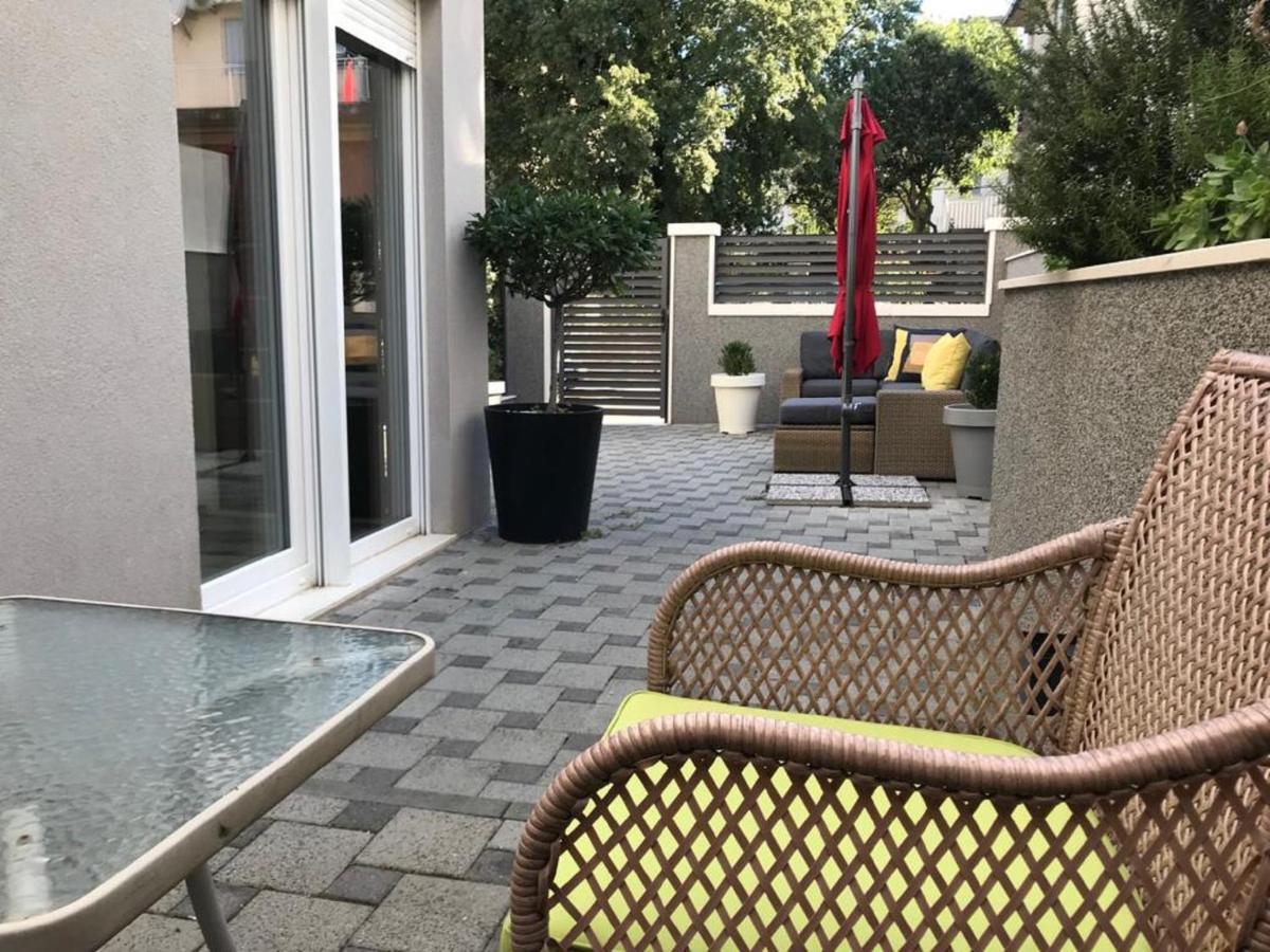 Holiday Home Aspalathos - With Free Parking, Near The Beach, A Few Minutes' Walking Distance To The Unesco Palace Split Exterior photo